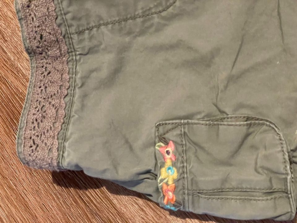 Set 4 x kurze Hosen Shorts Gr. 86, geblümt/ oliv/ lila/ pink in Niederschönenfeld