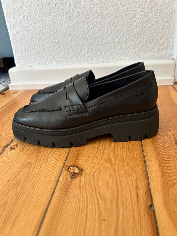 Tamaris Loafer schwarz Leder Schuhe Gr.42 in Hamburg