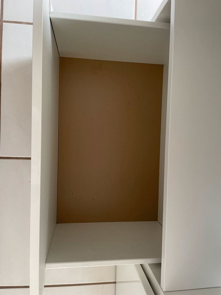 IKEA Bästa TV Schrank mit Glasplatte + 2 Schubladen weiß glänzend in Coburg