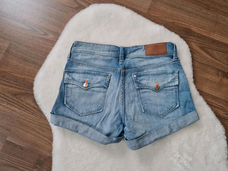 Helle Jeansshorts Jeans Hotpants H&M Gr. 34 NEU in Holzminden