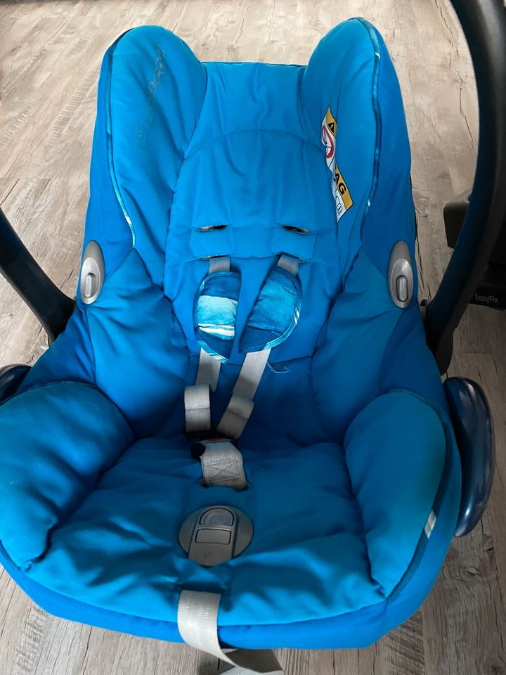 Maxi Cosi Waterfall Blue mit Isofix Station in Düsseldorf