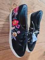 skechers Gr. 37 Sommer geblümt Sachsen - Neukirchen/Pleisse Vorschau