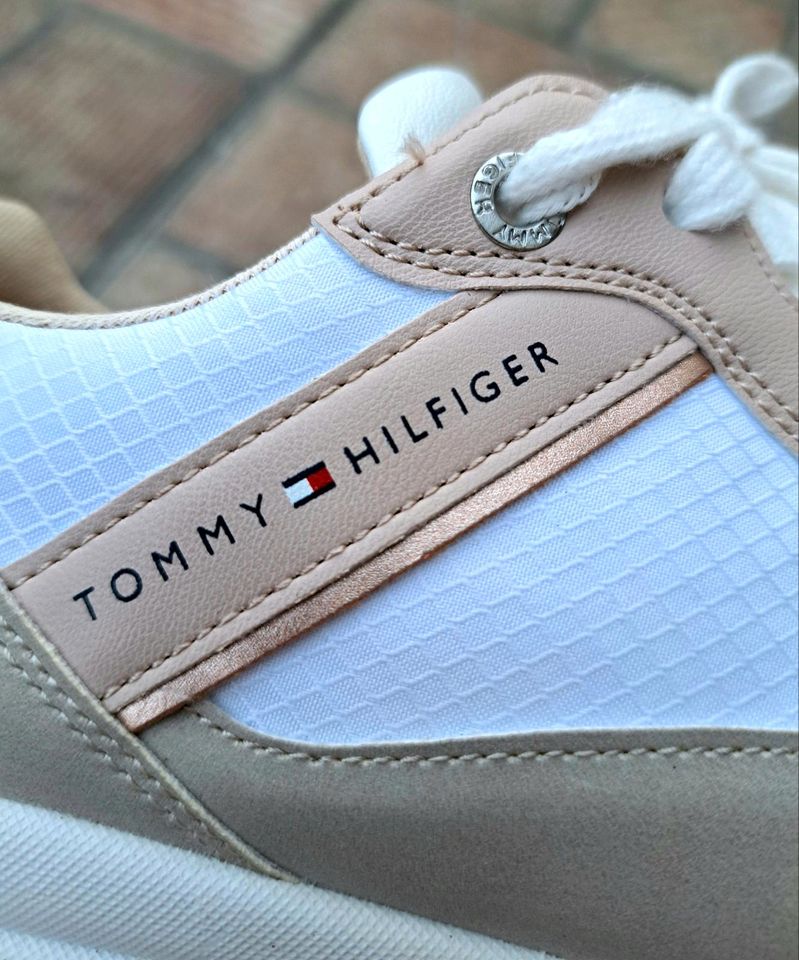 Tommy Hilfiger Sneaker Gr.39 in Nauen