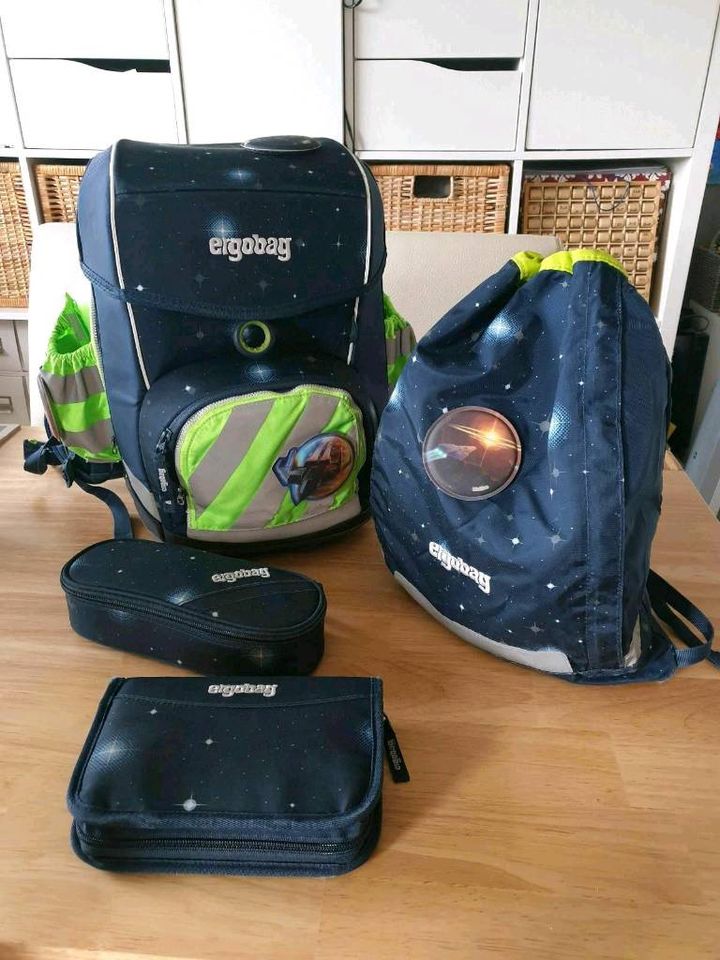 ergobag Cubo KoBärnikus GALAXY Glow Schulranzen-Set 6tlg in Erkner