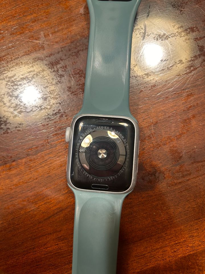 Apple Watch Series 5 in Gnoien
