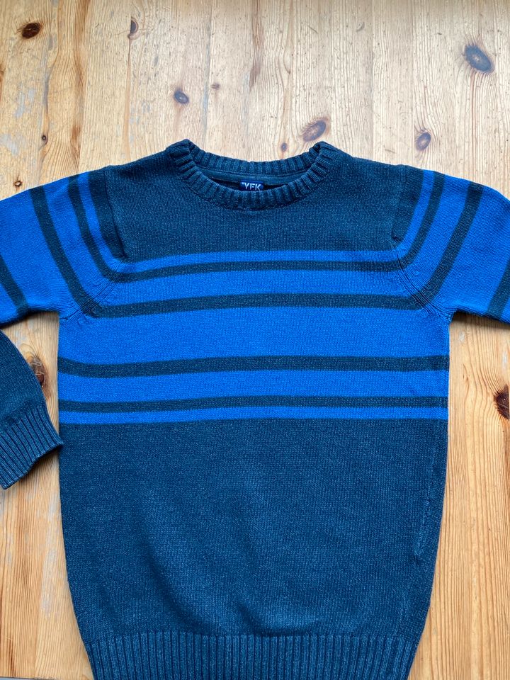 Pulli Pullover blau 134/140 in Berlin