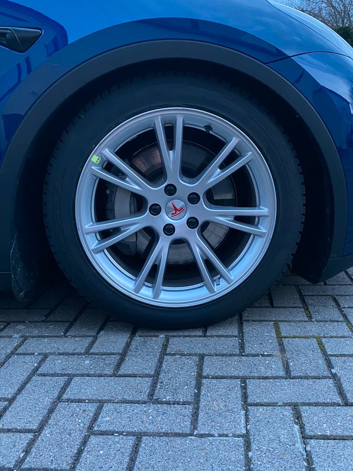 Tesla Model Y LR, USS, AHK, blau/weiß, Dämmung Pro, KW V3, uvm. in Dessau-Roßlau