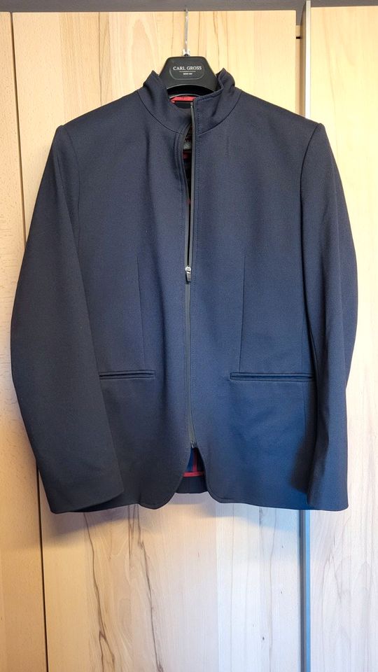 Anzug slim dunkelblau Jacke 50 Hose 52  + zwei Hemden Gr. 40/41 in Dresden