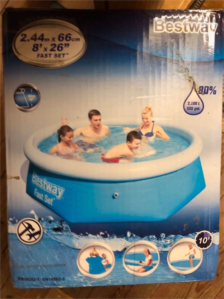 Swimmingpool "Bestway" Fastset mit prof. Sandfilterpumpe etc. in Würzburg