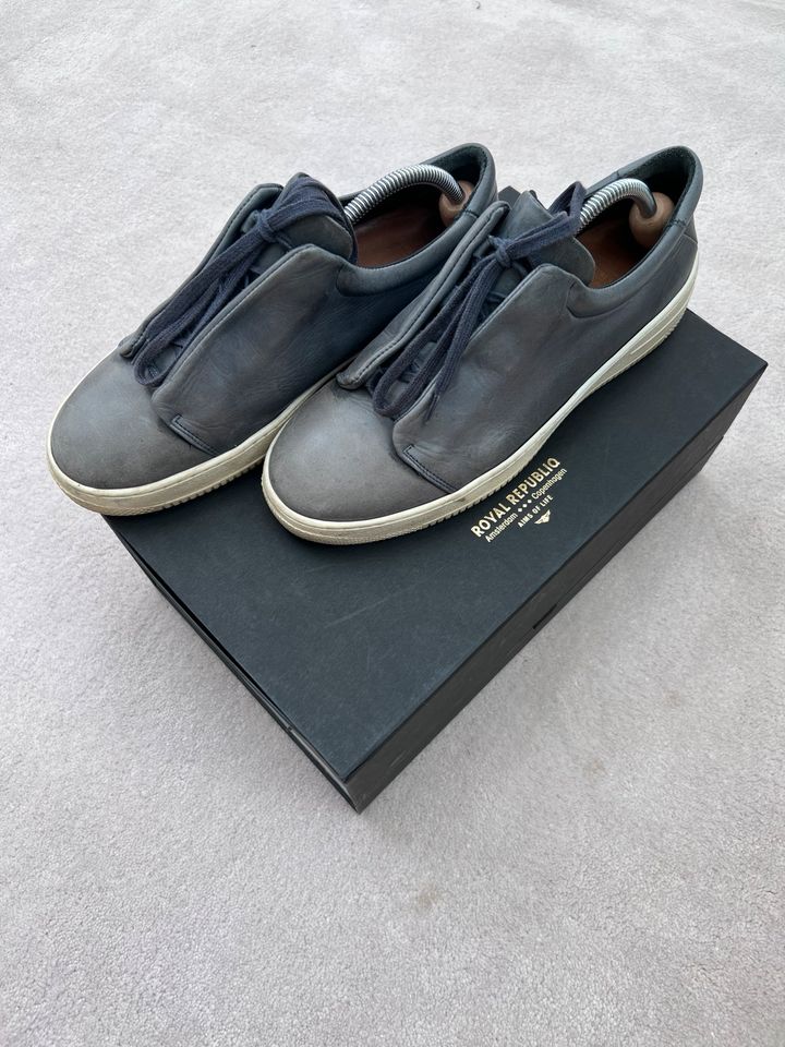 Blauer Sneaker von Royal RepubliQ (Gr. 41) in Kammerstein