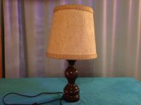 ANTIKE LAMPE MIT GEDRECHSELTEM HOLZFUSS 50 CM X 27 CM - VINTAGE Nordrhein-Westfalen - Nettersheim Vorschau