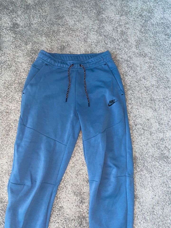 Nike Tech Fleece Blau M in Bad König