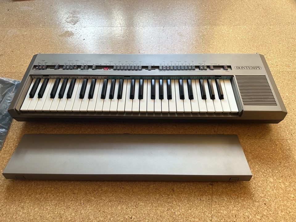 Bontempi X-451 Keyboard Synthesizer in Bremen