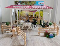 Schleich 42389 Horse Club Reitschule mit Reiterinnen und Perden Sachsen-Anhalt - Seegebiet Mansfelder Land Vorschau