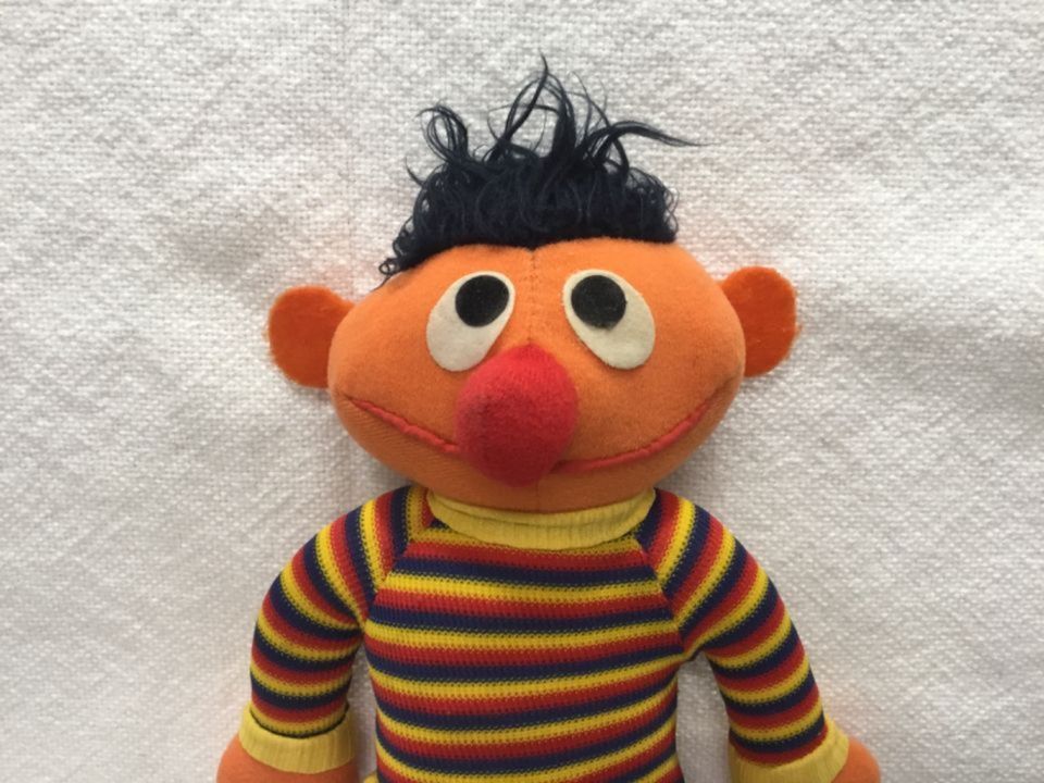 Vintage 70er Jahre Ernie Sesamstrasse/ Sesame Street Stoff Figur in Täferrot