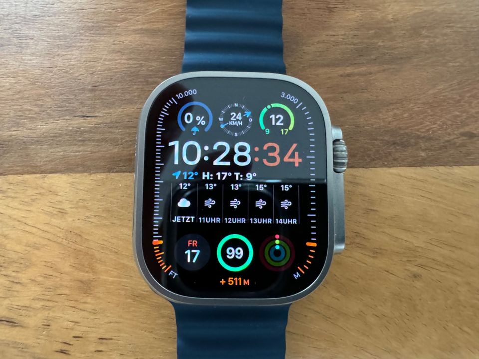 Fast neue iWatch Ultra 2 4G 49mm mit blauem Sportarmband in München