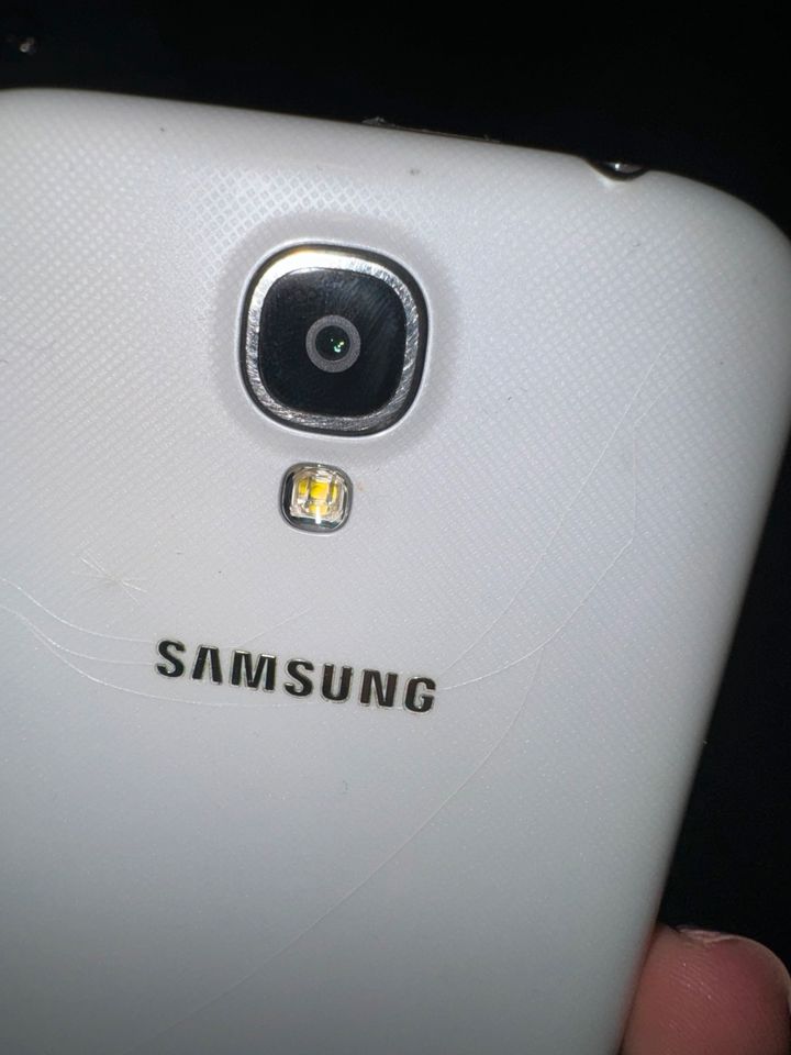Samsung Galaxy S4 in weiß / 16 GB in Obertraubling