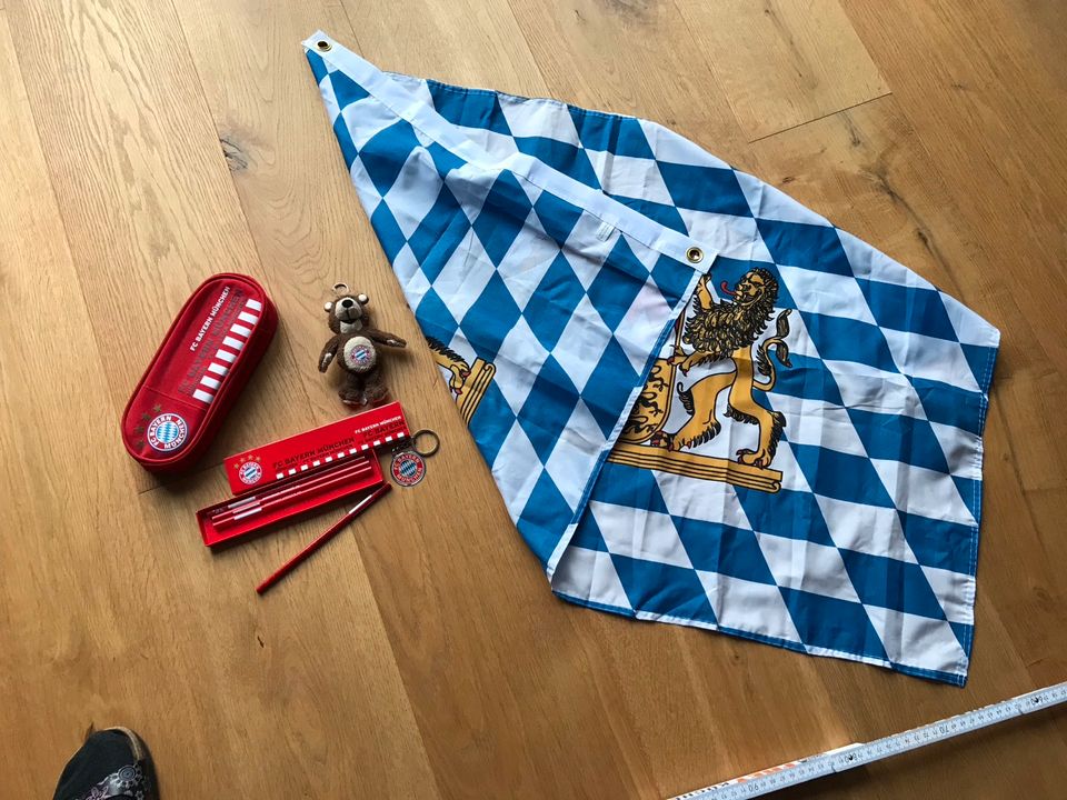 Bayern Fahne FC Bayern Mü. Bleistift Maskottchen Schlüssel Etui in Tegernheim