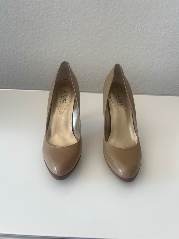 Exklusive Pumps von GUESS, Gr. 38,5, beige in Duisburg