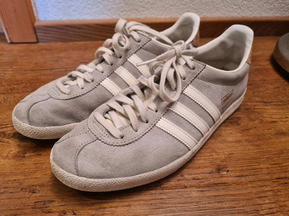 Adidas Sneaker Gazelle grau Größe 41 1/3 mit Kork in Oberstaufen