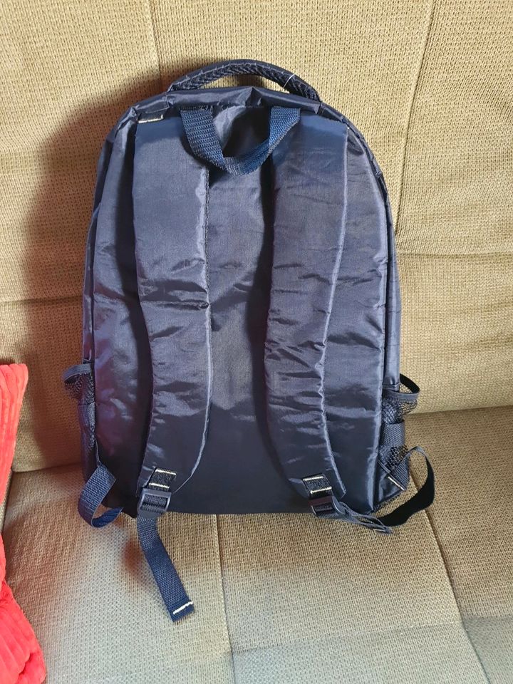 Rucksack schwarz, viele Fächer, Schule, Laptop in Neukirchen/Pleisse