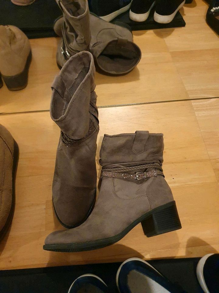 Verschiedene Schuhe Gr 39/40 in Vaterstetten