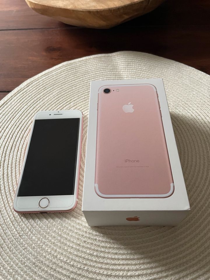 iPhone 7 Rosé Gold 32 GB sehr guter Zustand in Oyten