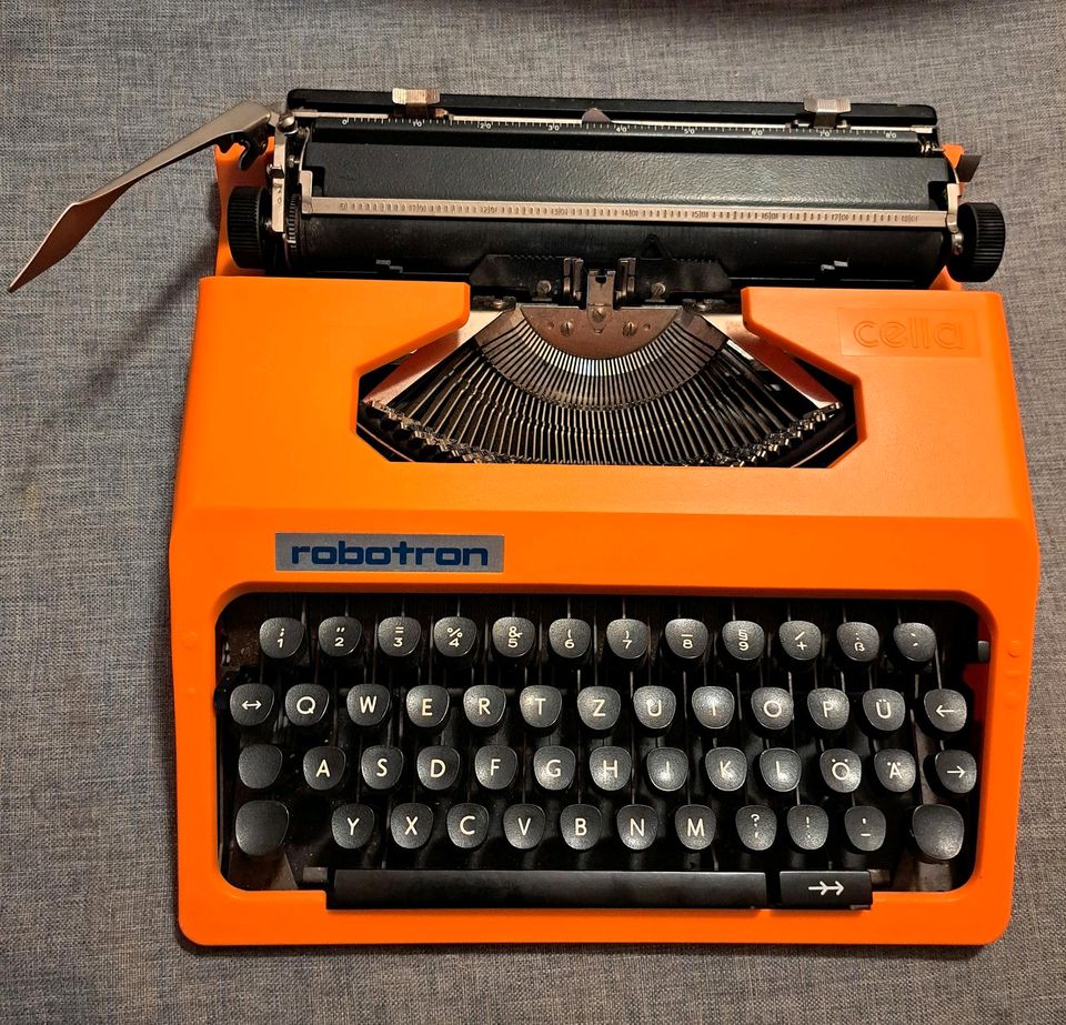 DDR-Schreibmaschine Robotron Cella in Sachsen - Heidenau | Kunst und  Antiquitäten gebraucht kaufen | eBay Kleinanzeigen ist jetzt Kleinanzeigen