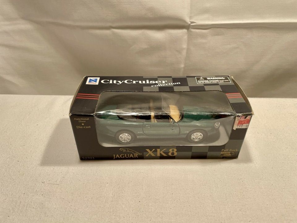 Modellauto, Jaguar XK 8, 1:32, grün in Düren