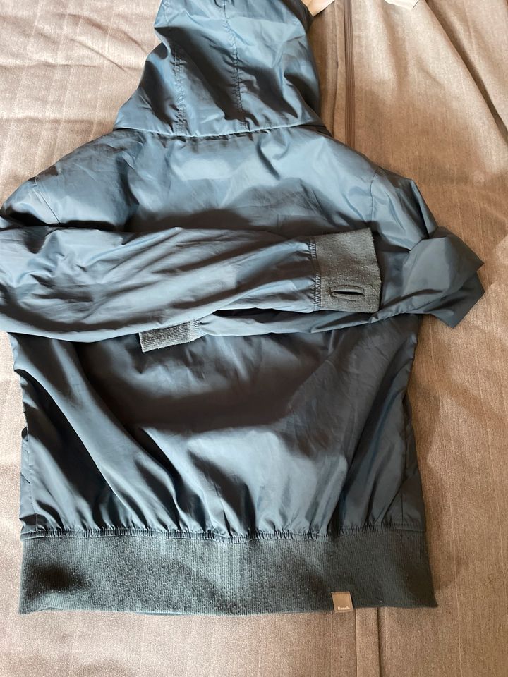 Bench dünne Jacke in gr XL in Mannheim