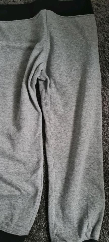 Nike sweat pants Jogginghose gr. 128/134 in Bergkamen