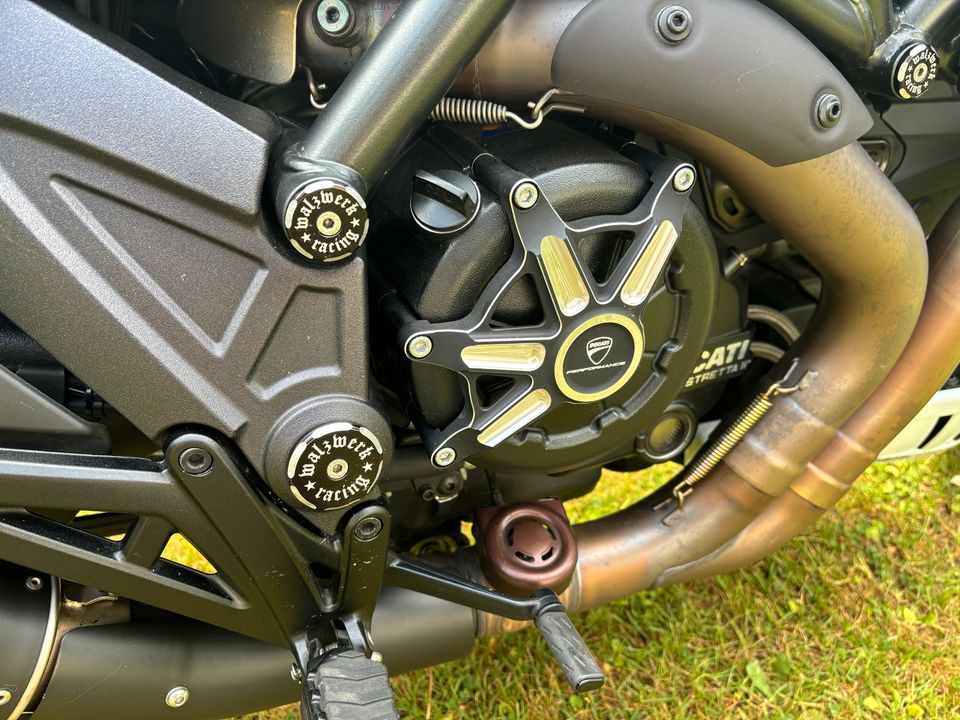 Ducati Diavel Dark/Carbon„Italia“ in Wittichenau