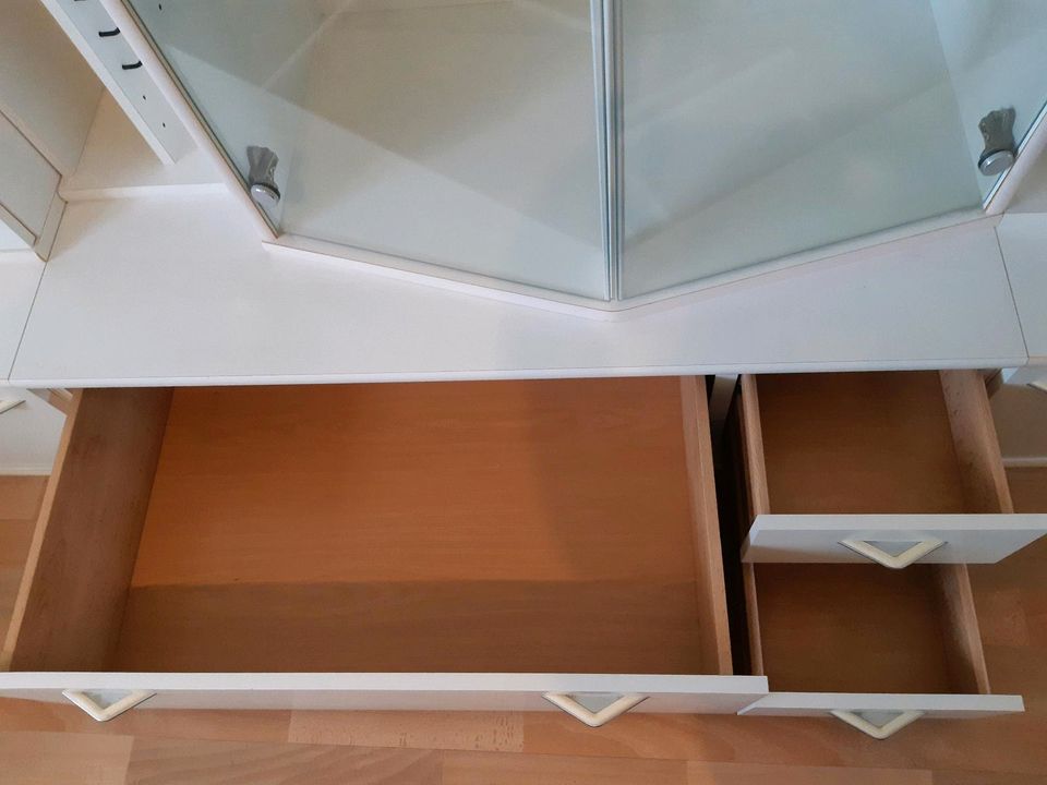 Wohnzimmerschrank Wohnwand stylisches Weiß in Marktredwitz