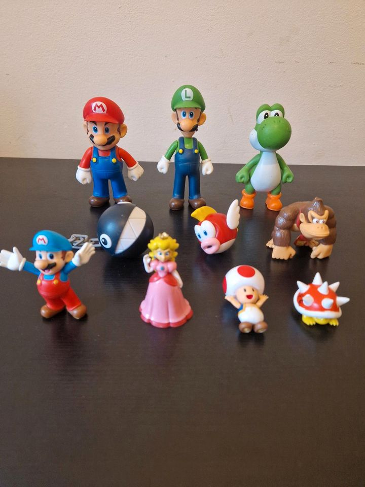 Super Mario Figuren Luigi, Yoshi, Peach, Toad, Donkey Kong in Bonn