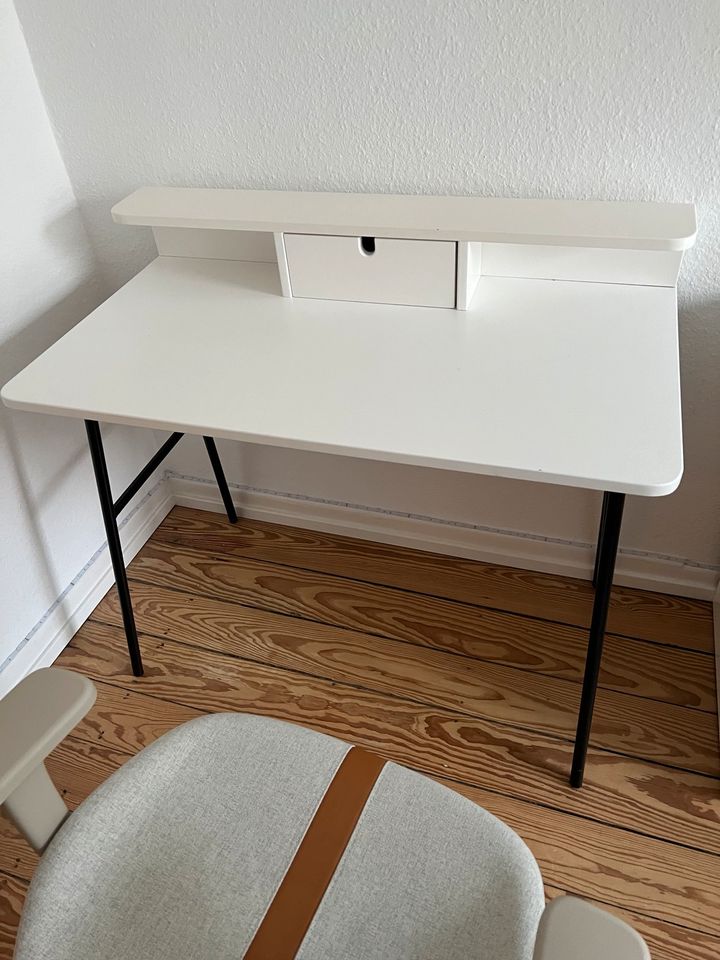 Westwing Schreibtisch weiß - kein Ikea mit Schublade in Hamburg