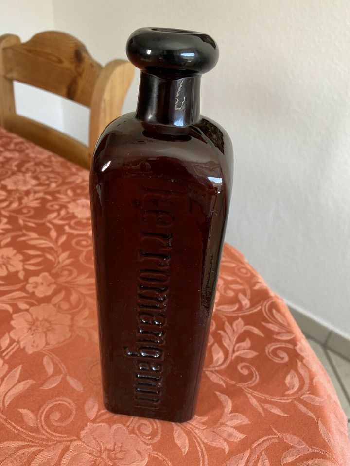 Alte Glas Flasche Glasflasche rot braun Ferromanganin Antik in Untersiemau