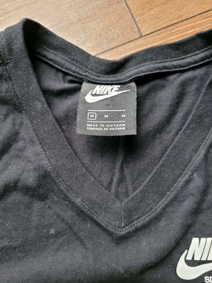 Cooles Shirt von Nike Sportswear Gr. M in Köln