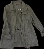 Kurze Khaki Jacke mit Nieten military trenchcoat H&M divided Berlin - Tegel Vorschau
