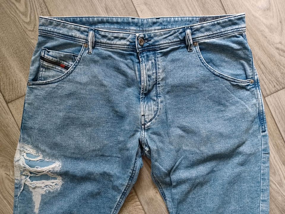 Diesel Jeans Krooley-T W38 hellblau ripped Used Look trashed in Niesky