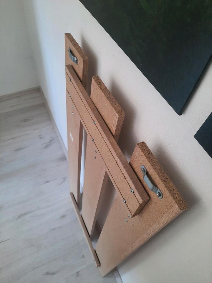 Garderobe im Paletten Stil | Braun mit drei silbernen Haken, Holz in Syke