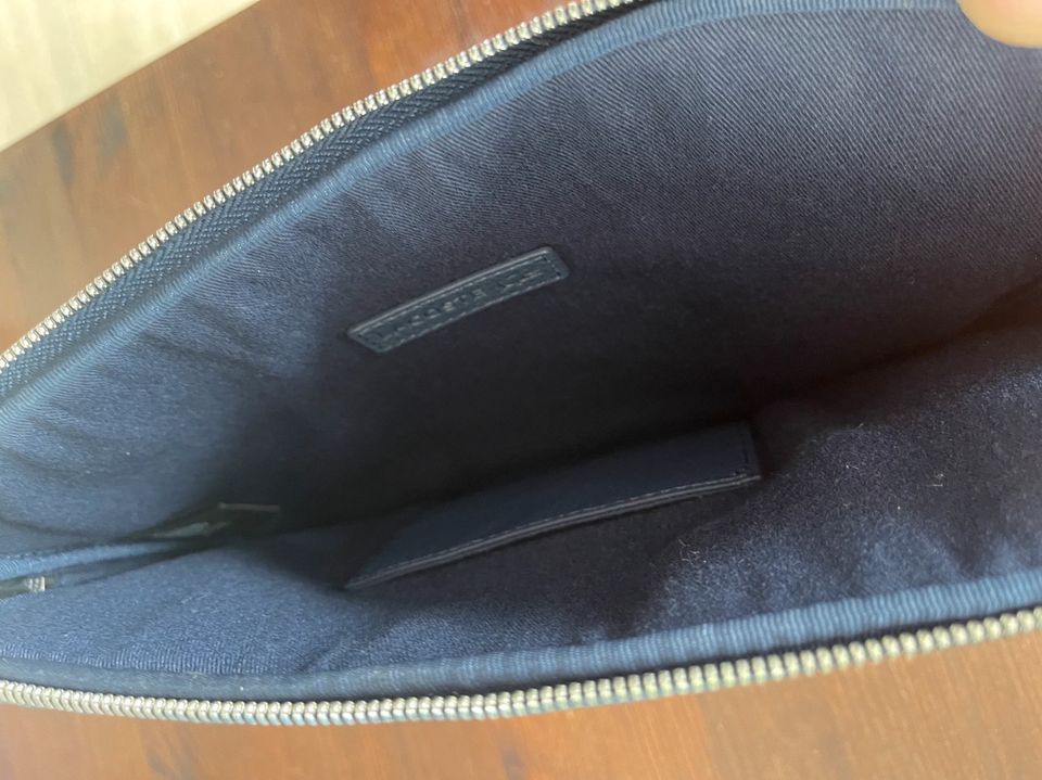 Tasche Lacoste Original Leder Blau gefüttert für iPad Air in Leipzig