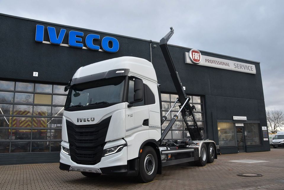 Iveco X-WAY AS280X53Y-PSON Abrollkipper MeillerRS21.70 in Würzburg
