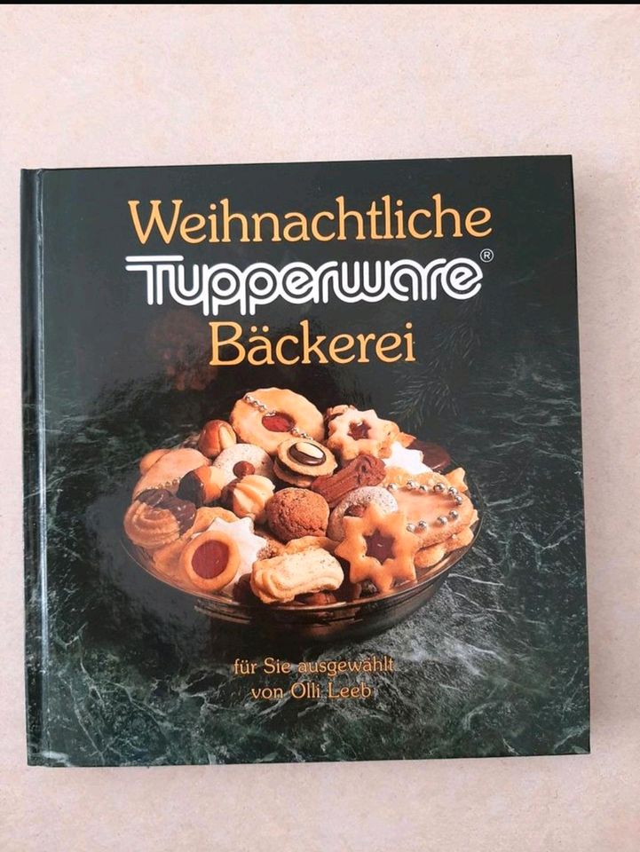 Tupperware Bücher je 1 Euro in Bad Wildungen