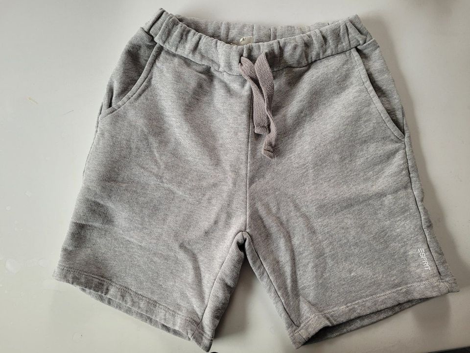 Neuwertige Short kurze Hose grau von Esprit Gr. M 152/158 in Steinsfeld