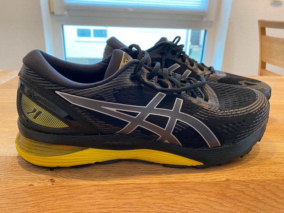 Asics Gel-Nimbus 21 Laufschuhe Schwarz-Gelb Gr. 44,5 in Budenheim