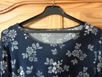 Gr.48/50, schönes blaues langärmeliges Shirt mit Blümchen.. Berlin - Spandau Vorschau