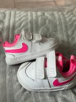 Süße Babyschuhe gib von Nike Größe 17 Feldmoching-Hasenbergl - Feldmoching Vorschau