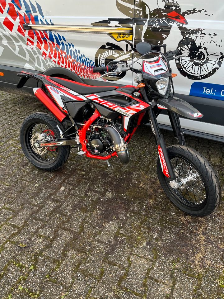 Beta RR 50 Motard Track Modell 2023 - sofort verfügbar ! in  Nordrhein-Westfalen - Heiligenhaus, Motorrad gebraucht kaufen