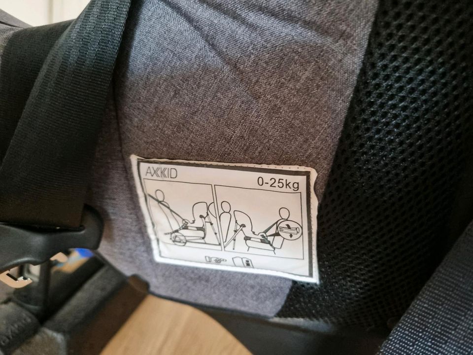 Kindersitz AXKID Minikid Rückwärtsfahrer in Bad Bocklet