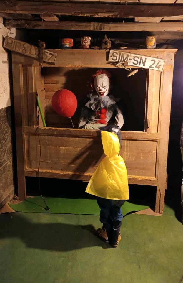 Halloween deko pennywise (selbstgebaut) in Tiefenbach Hunsrück